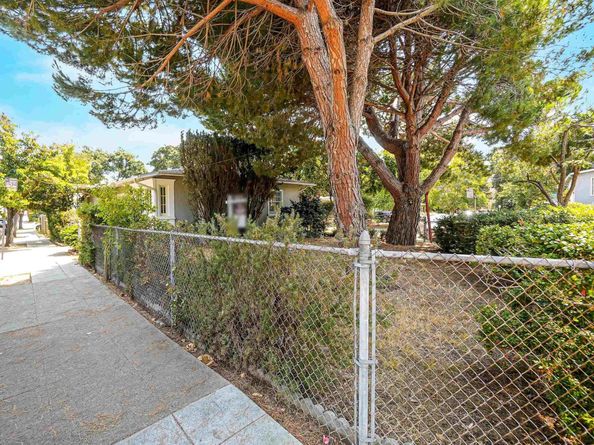 57 Entrada Ave, Oakland CA 94611