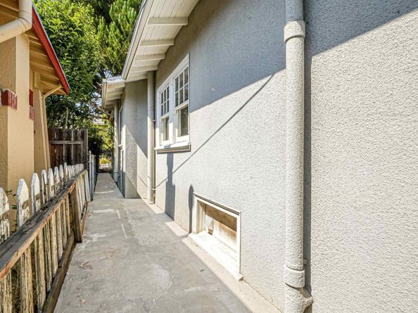 57 Entrada Ave, Oakland CA 94611