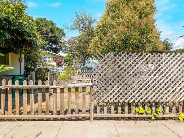 57 Entrada Ave, Oakland CA 94611