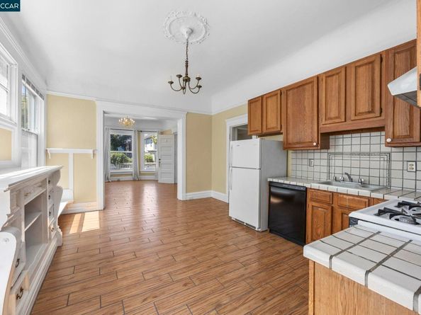 1220 Chestnut St, Alameda CA 94501
