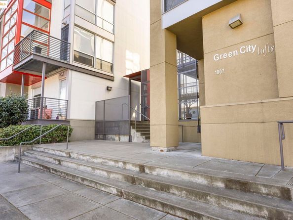 1007 41st St 334, Oakland CA 94608