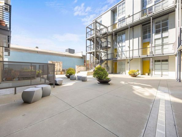 1007 41st St 334, Oakland CA 94608