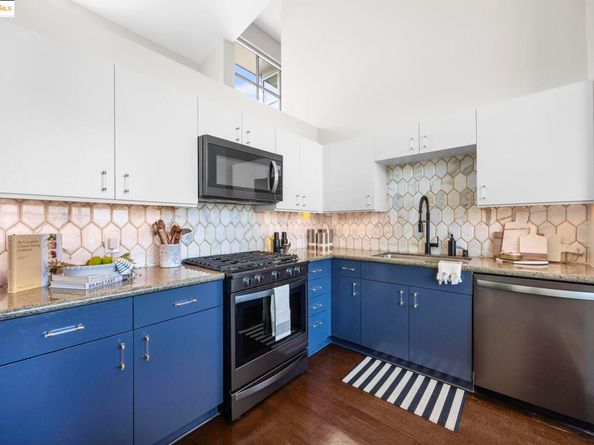 1007 41st St 334, Oakland CA 94608