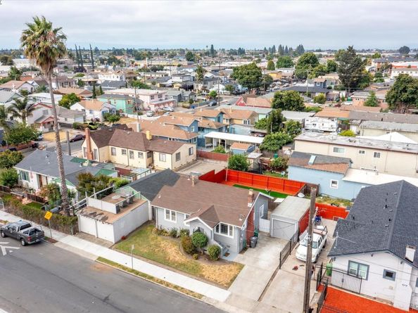 10109 Plymouth St, Oakland CA 94603