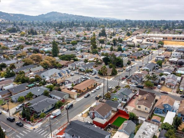 10109 Plymouth St, Oakland CA 94603