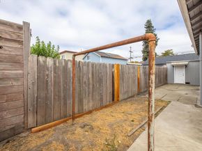 10109 Plymouth St, Oakland CA 94603