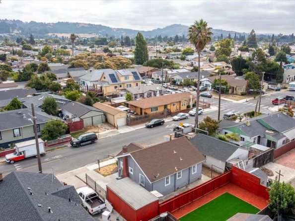 10109 Plymouth St, Oakland CA 94603