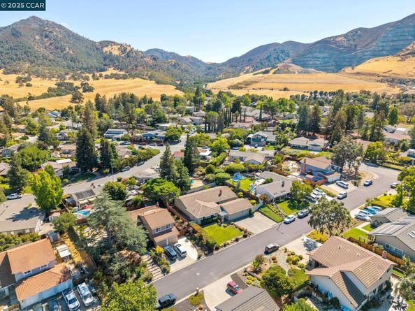 30 Mt. McKinley Ct., Clayton CA 94517