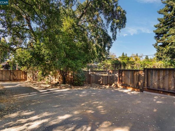200 Lark Ln, Alamo CA 94507