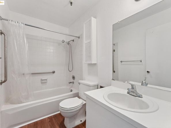 325 Vernon St 105, Oakland CA 94610