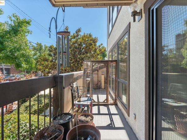 325 Vernon St 105, Oakland CA 94610