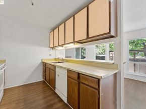 325 Vernon St 105, Oakland CA 94610
