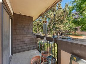 325 Vernon St 105, Oakland CA 94610