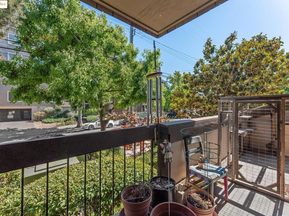 325 Vernon St 105, Oakland CA 94610
