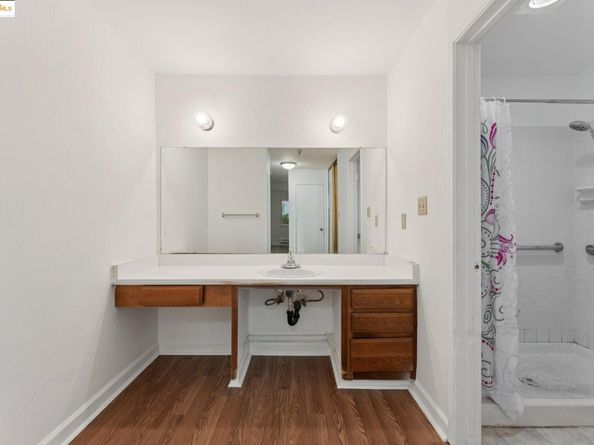 325 Vernon St 105, Oakland CA 94610