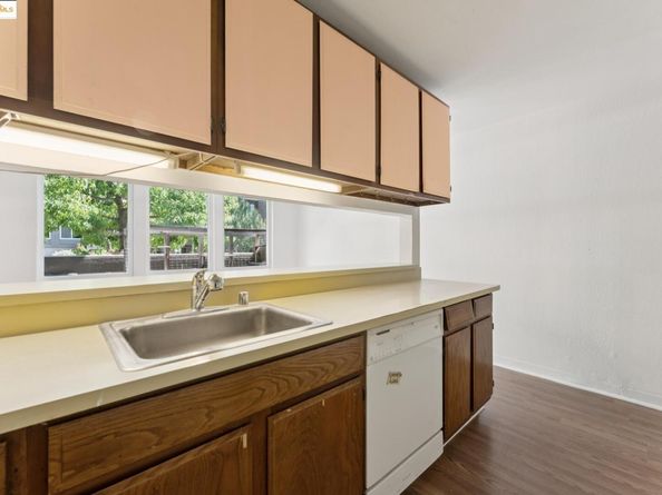 325 Vernon St 105, Oakland CA 94610