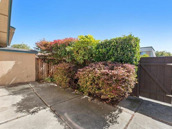 27439 Ponderosa Ct, Hayward CA 94545