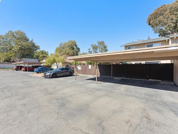 27439 Ponderosa Ct, Hayward CA 94545