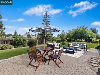2323 Grosvenor Heights Ct