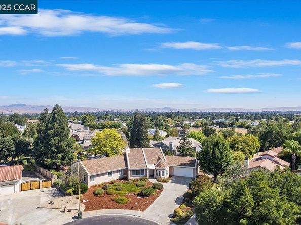 2323 Grosvenor Heights Ct, Livermore CA 94550