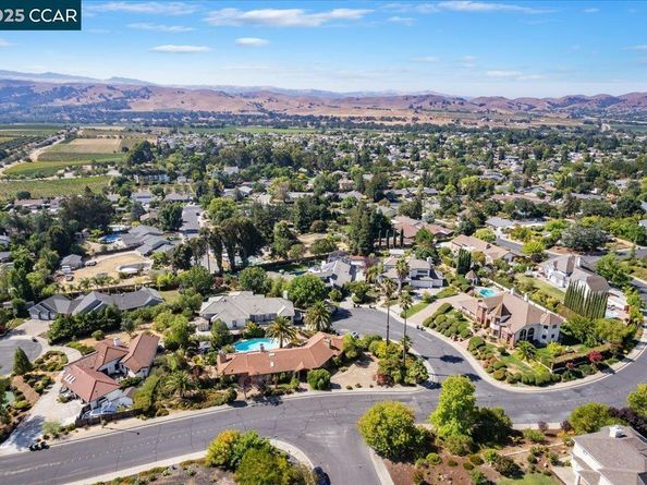 2323 Grosvenor Heights Ct, Livermore CA 94550