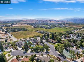 2323 Grosvenor Heights Ct, Livermore CA 94550