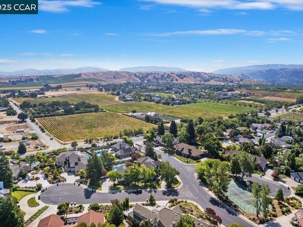2323 Grosvenor Heights Ct, Livermore CA 94550
