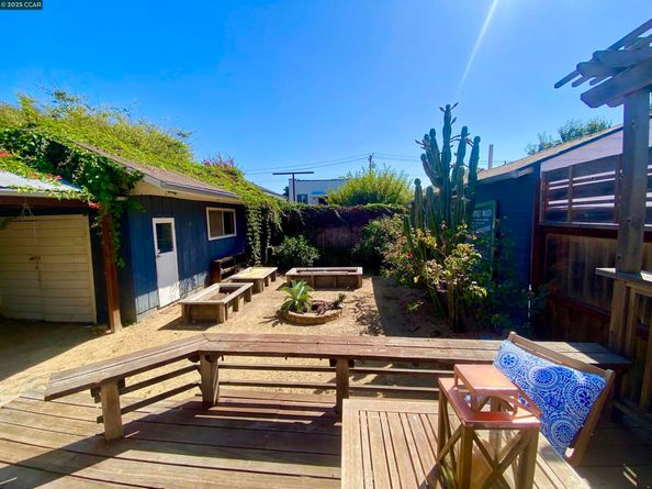 725 43rd Street, Oakland CA 94609