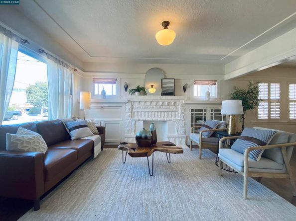 725 43rd Street, Oakland CA 94609