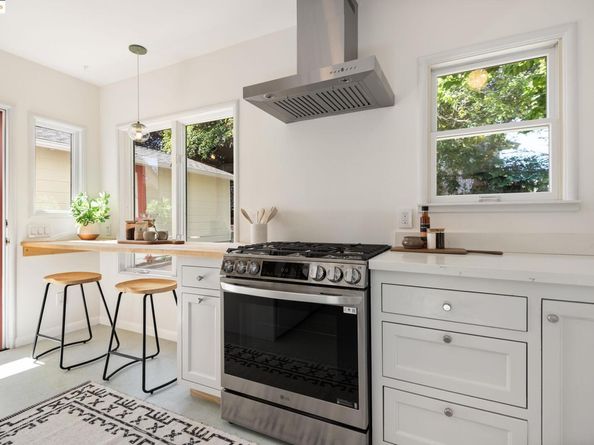 7733 Sterling Dr, Oakland CA 94605