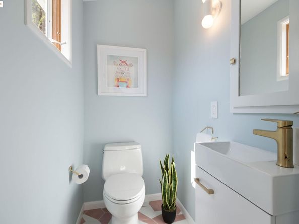 7733 Sterling Dr, Oakland CA 94605