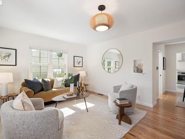 7733 Sterling Dr, Oakland CA 94605