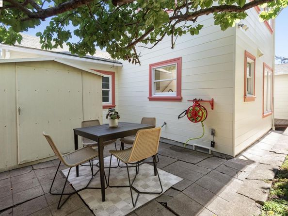 7733 Sterling Dr, Oakland CA 94605