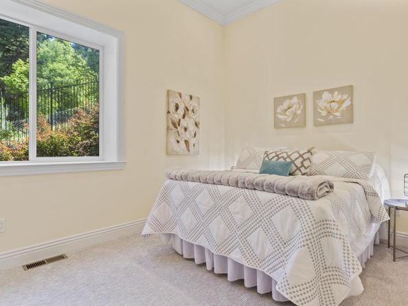 6588 Longwalk Dr, Oakland CA 94611