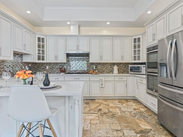 6588 Longwalk Dr, Oakland CA 94611
