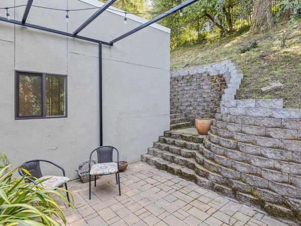 6588 Longwalk Dr, Oakland CA 94611