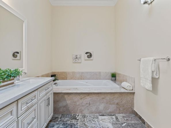 6588 Longwalk Dr, Oakland CA 94611
