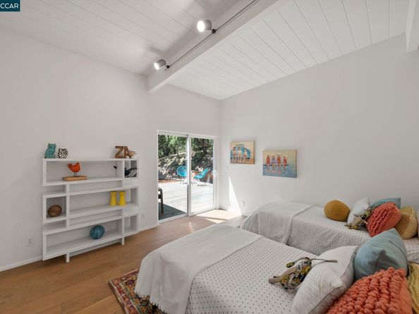 233 Melody Ln, Orinda CA 94563