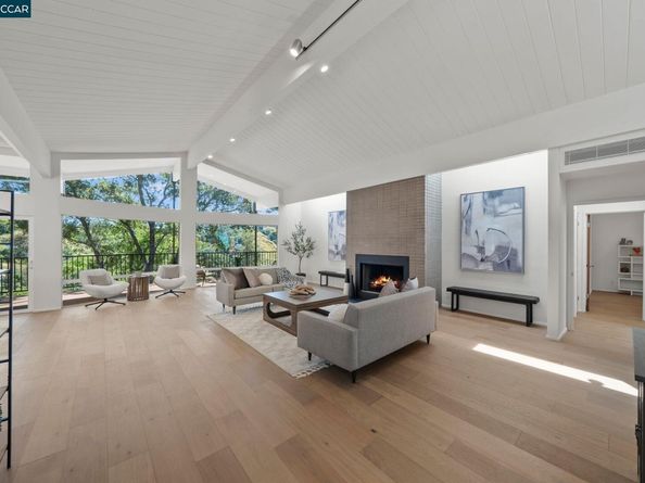 233 Melody Ln, Orinda CA 94563