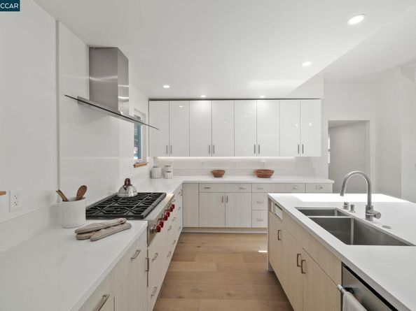 233 Melody Ln, Orinda CA 94563