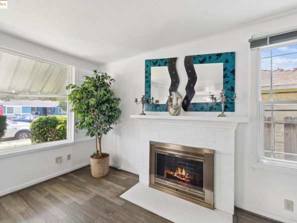 527 Capistrano Dr, Oakland CA 94603
