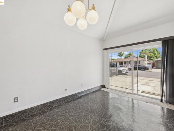 527 Capistrano Dr, Oakland CA 94603