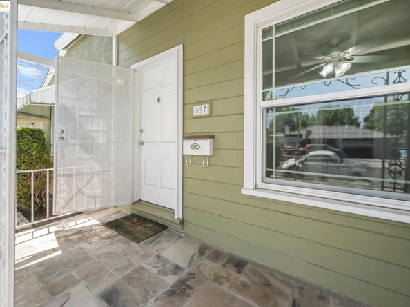 527 Capistrano Dr, Oakland CA 94603