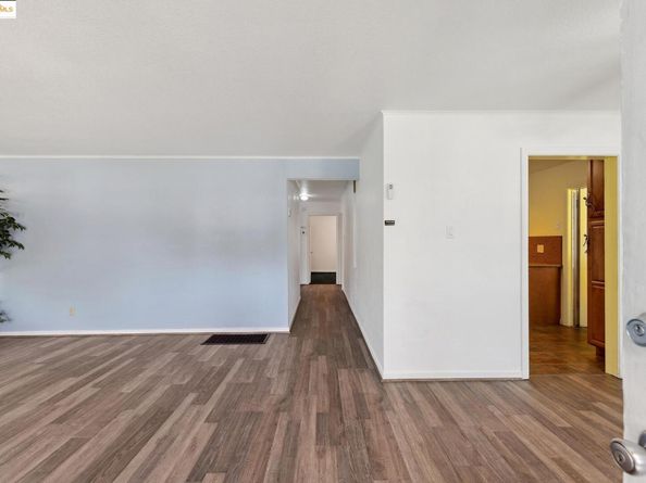 527 Capistrano Dr, Oakland CA 94603
