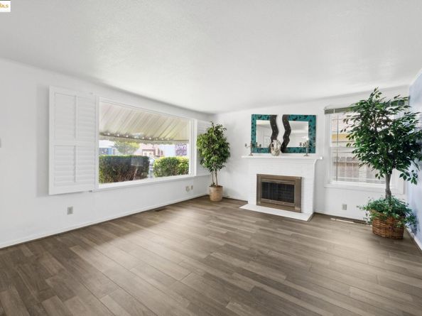 527 Capistrano Dr, Oakland CA 94603