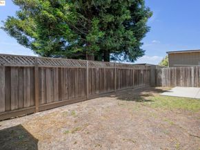 527 Capistrano Dr, Oakland CA 94603