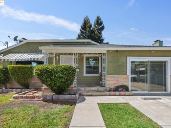 527 Capistrano Dr