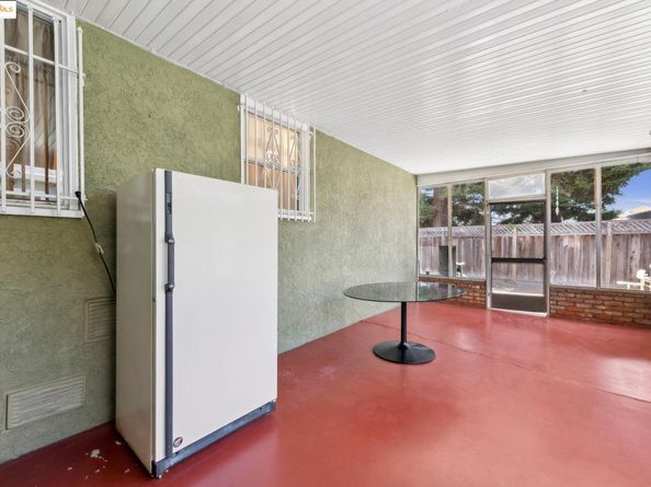 527 Capistrano Dr, Oakland CA 94603
