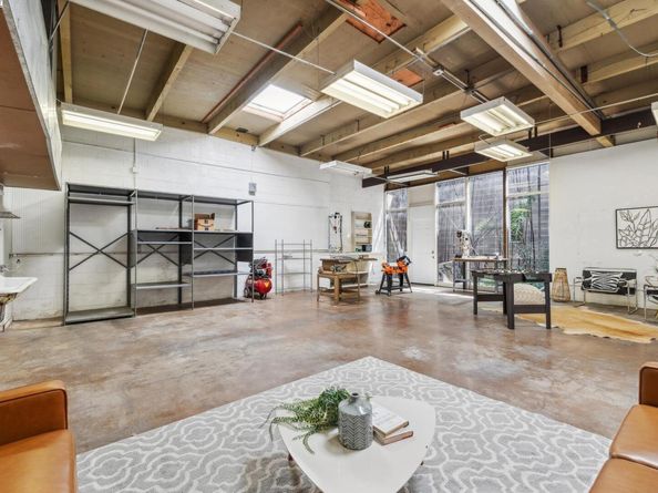 2112 West St 2, Oakland CA 94612