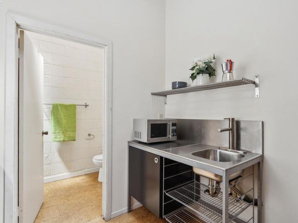 2112 West St 2, Oakland CA 94612